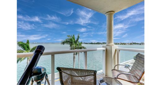 1625 KENNEDY CSWY North Bay Village