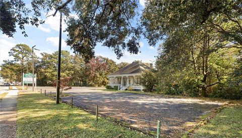 3251 Cottage Hill