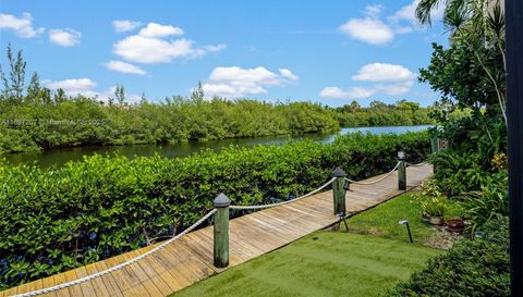 6124 Paradise Point Dr