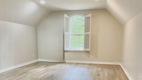 1280 Cameron Dr