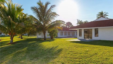631 Palm Dr