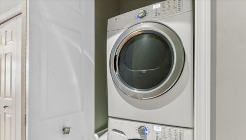 1617 N Oakley Avenue