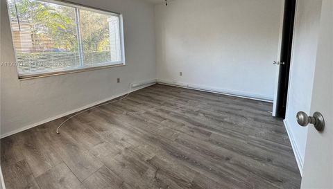 251 Hibiscus Dr