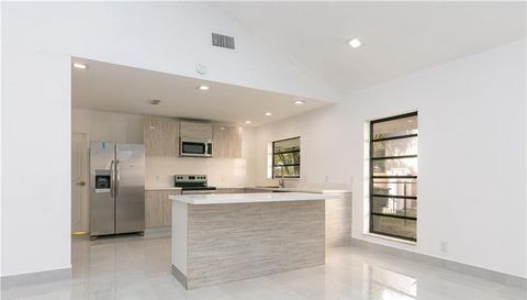 631 Palm Dr