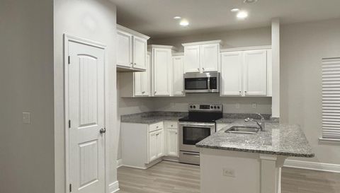 1868 Pointe Dr