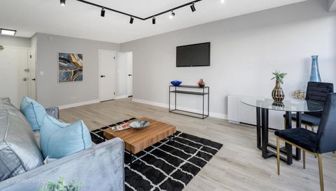 6157 N Sheridan Road