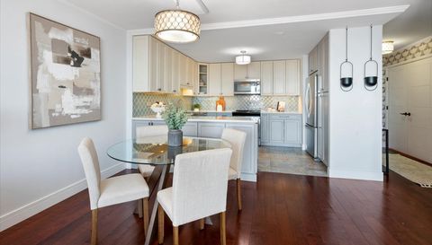 5855 N SHERIDAN Road