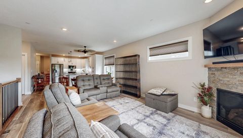 698 Shardlow Place NE