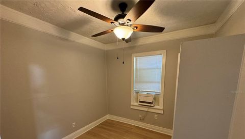 7306 EARLWOOD AVENUE