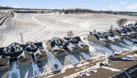 698 Shardlow Place NE