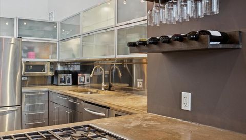 1800 W ROSCOE Street