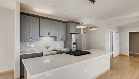 635 N Dearborn Street