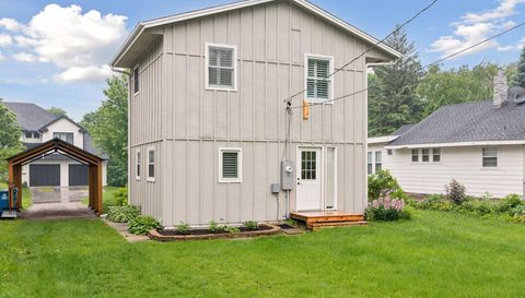 129 Chicago Avenue N