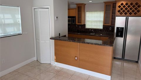 533 Minorca Ave