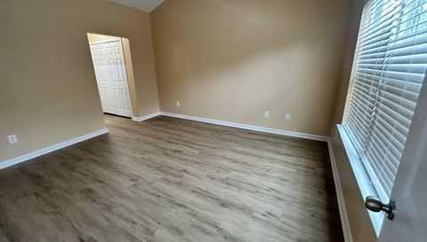 312 Robyns Glen Cir