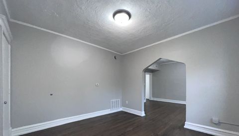 2707 E 78th Street