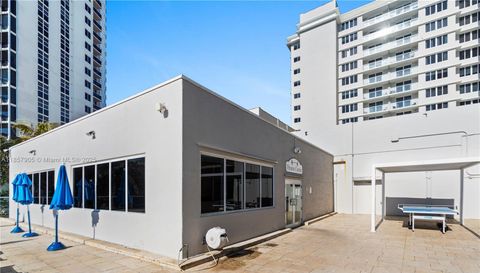 19201 Collins Ave