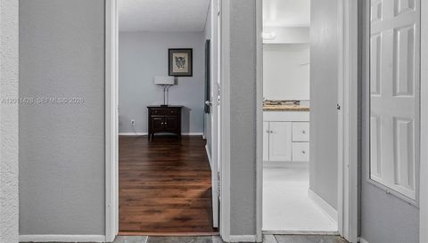 3083 N Oakland Forest Dr