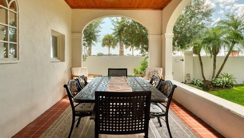 174 Avenida Menendez