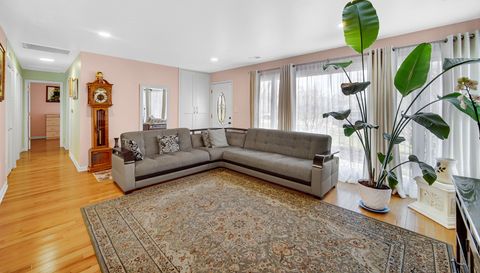 327 N Pershing Avenue