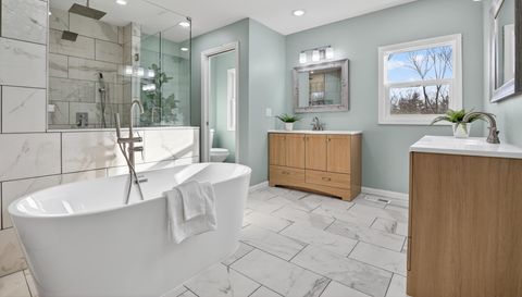 6210 N Shadowhill Way