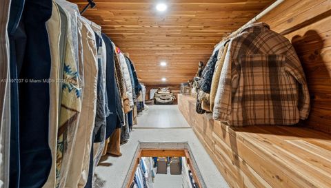 6124 Paradise Point Dr