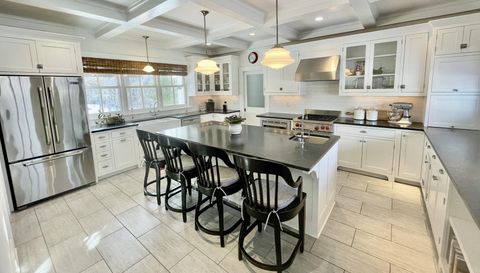 1017 Fox Knoll Dr SW