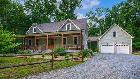 698 Maple Springs Ln