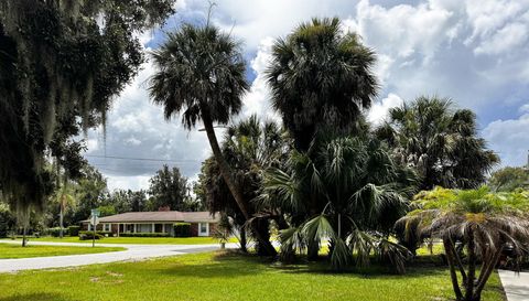 46 Palm Dr