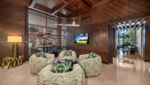 5875 Collins Ave