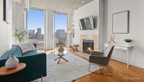 700 N LARRABEE Street