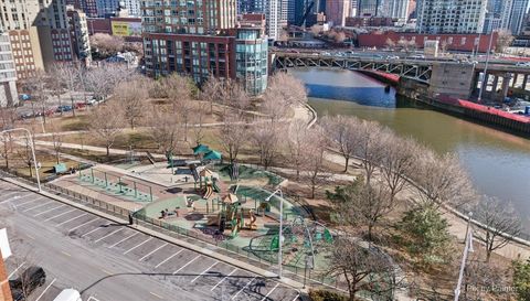 700 N LARRABEE Street