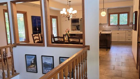 3845 Valley View Dr