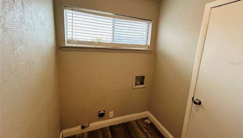 3922 CRAYRICH CIRCLE