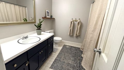 5911 N Shenandoah Rd