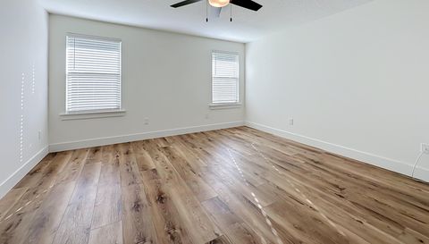 14217 Camelot Pl