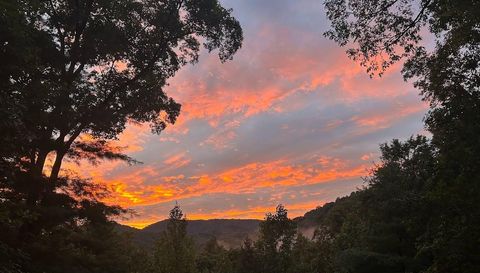 209 Falcon Crest Way