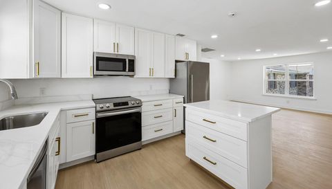 5050 Matilda St #225
