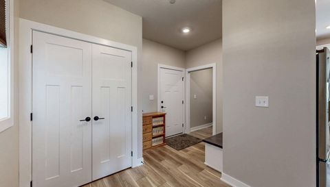 698 Shardlow Place NE