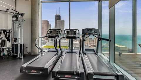 600 N Fairbanks Court