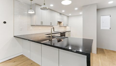 100 Edgewater Dr APT 142