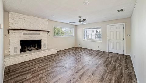 10700 W Lakeview DR