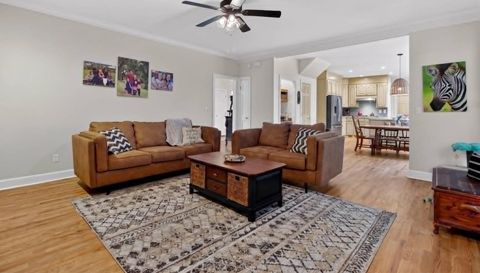 312 E Shepard Ln
