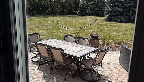 6N274 W Ridgewood Ln