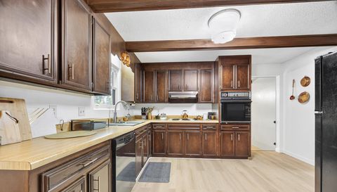 1137 Clairmont Pl