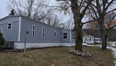 5635 N Seagull Dr NE