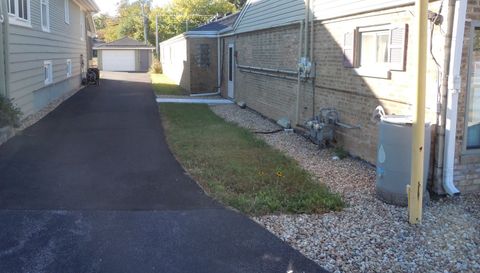 138 W Irving Park Road