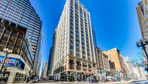 8 W MONROE Street