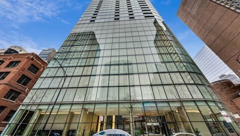 600 N Fairbanks Court