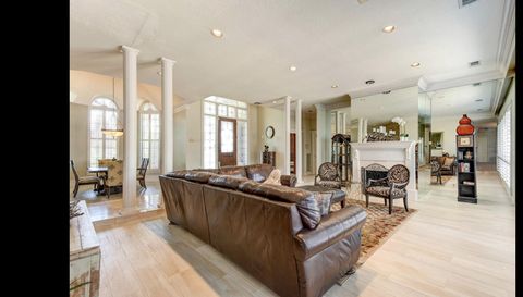 8427 Pheasant Glen Dr